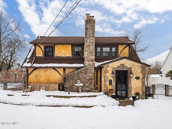 2nd image of 515 Carroll Fox Road