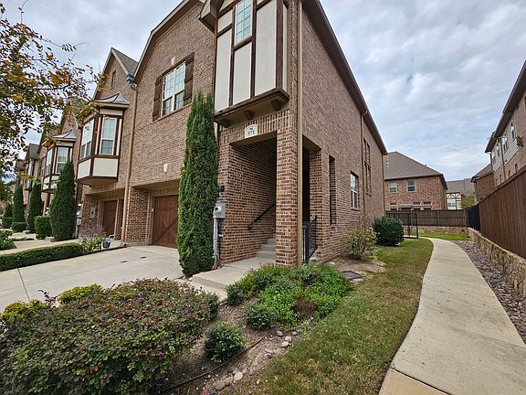 2nd image of 571 Waterloo Dr