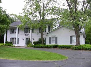 1072 Woodkrest Dr, Flint, MI 48532