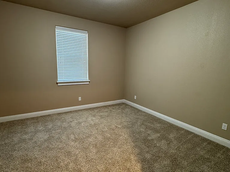 553 Addison Ct — Photo 21