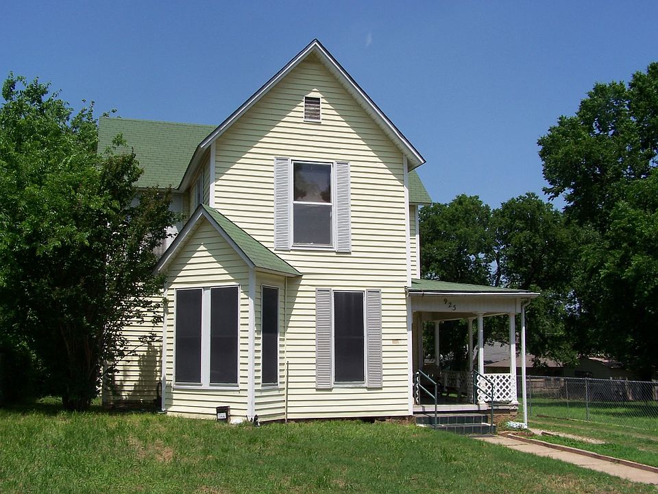1st image of 923 W Nelson St