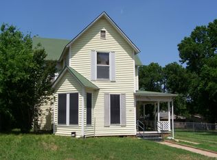 923 W Nelson St, Denison, TX 75020