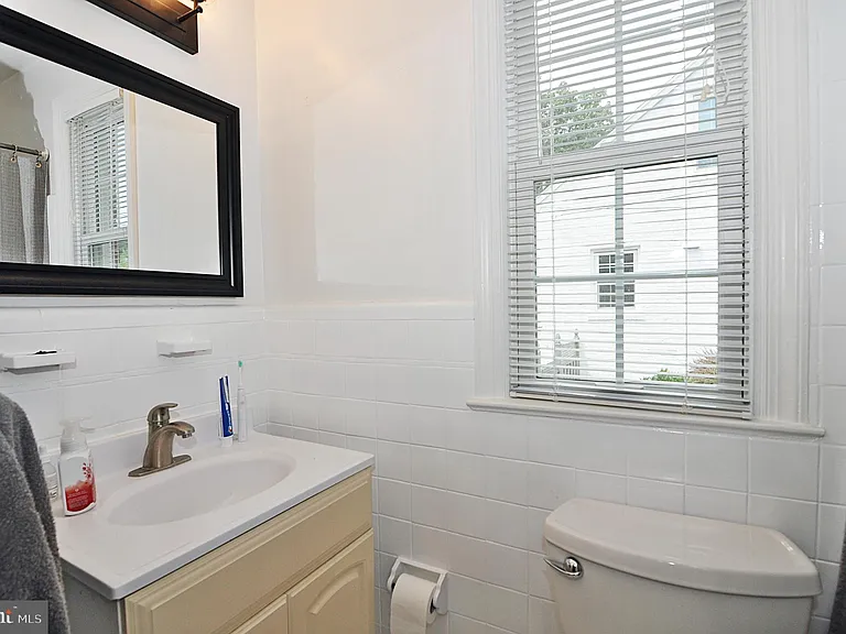 2124 N Troy St — Photo 13