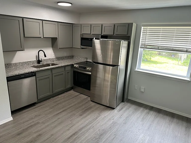 1201 Backus Ave — Photo 16