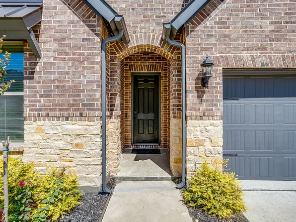 6221 Escarpment Dr, Fort Worth, TX 76112
