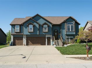 11124 N Manchester Ave, Kansas City, MO 64157