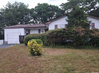 23 Midwood Rd, West Babylon, NY 11704