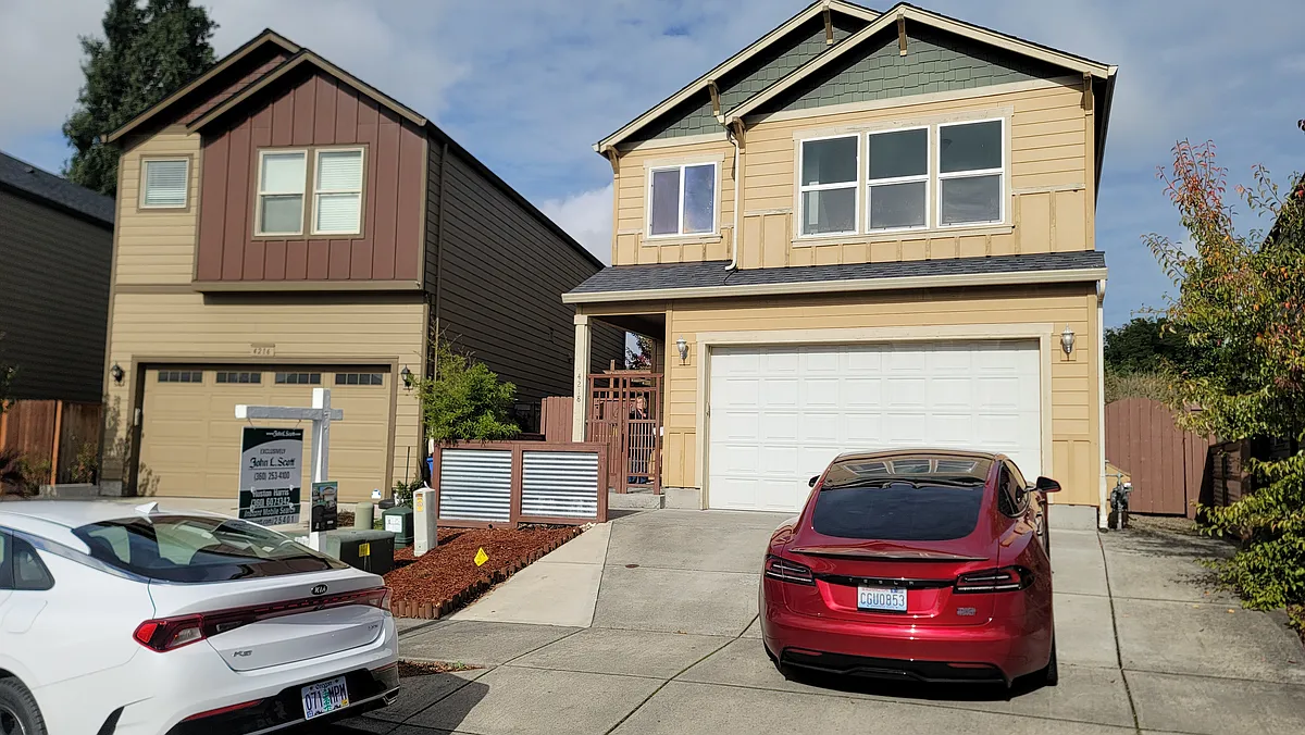 Photo 1 of 17 - 4218 NE 34th Way - Vancouver, WA Primary Photo - 4218 NE 34th Way
