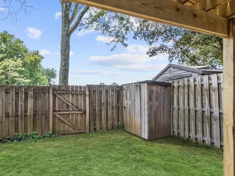 6960 Knighthood Ln — Photo 9
