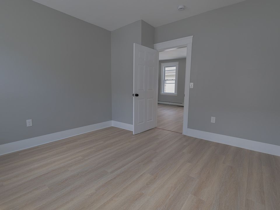 1st image of 54 Laurel St #3