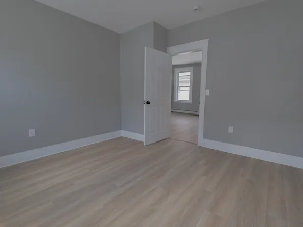 54 Laurel St #3, Worcester, MA 01605