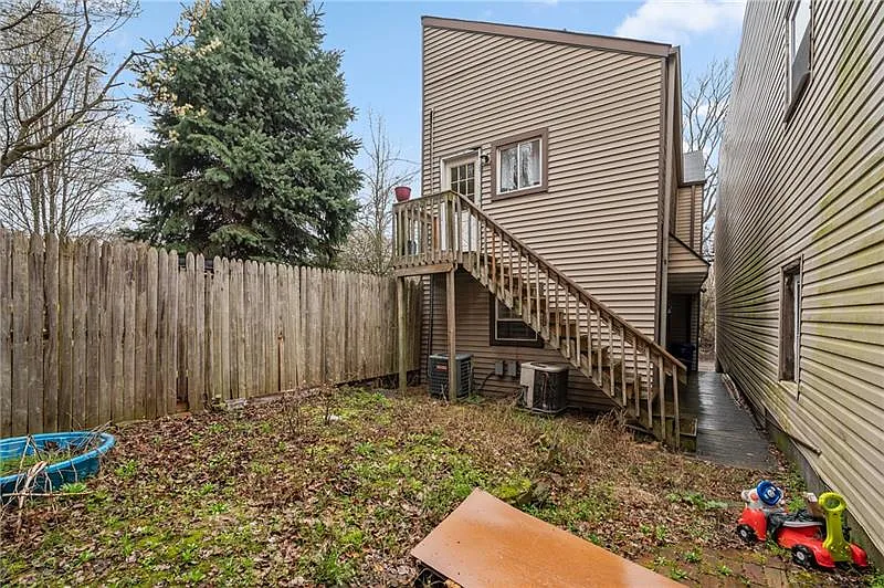 3 bed, 1224 sqft, $2,200 — Photo 3
