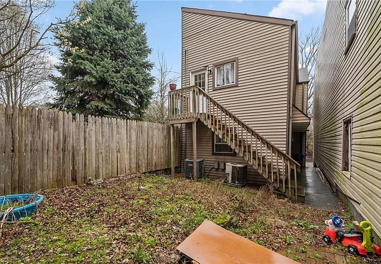 2631 Josephine St — Photo 3