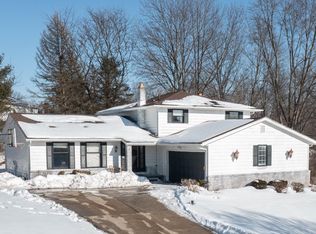 5880 Deepwood Trl, Solon, OH 44139