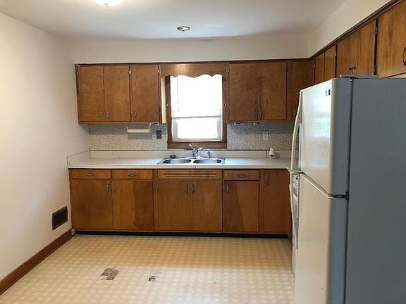 5th image of 484 N Central Ave