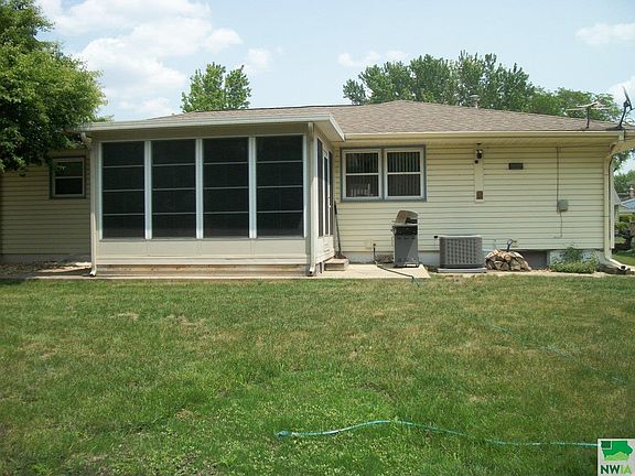 3rd image of 633 N Saratoga Ave