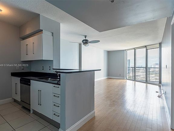 4th image of 325 Biscayne Blvd #4224