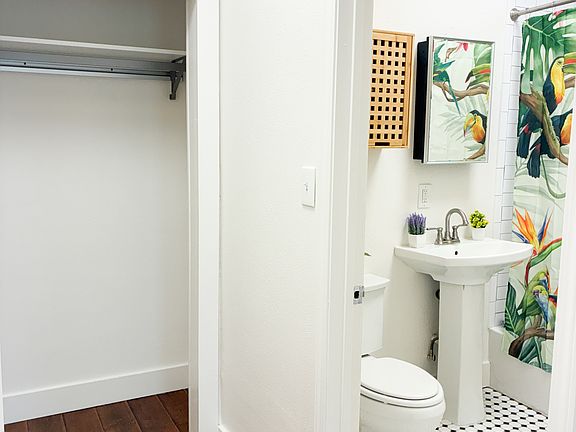 3rd image of 526 E Dewey Pl #6