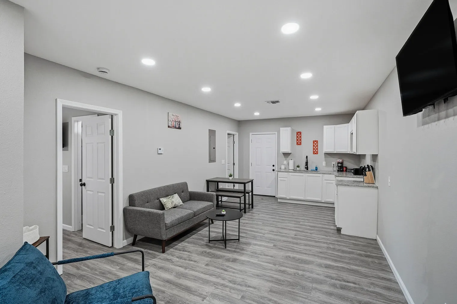 3 bed, 2.0 bath, 2949 sqft, $2,043 — Photo 4