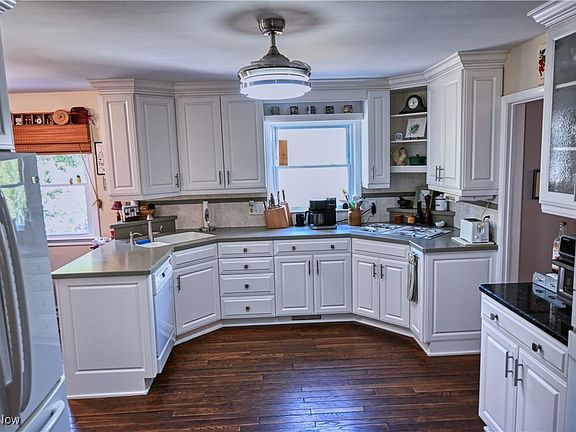 2nd image of 3840 Englewood Dr