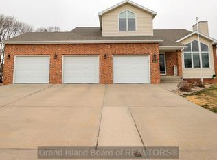 2522 Parkview Dr, Grand Island, NE 68801