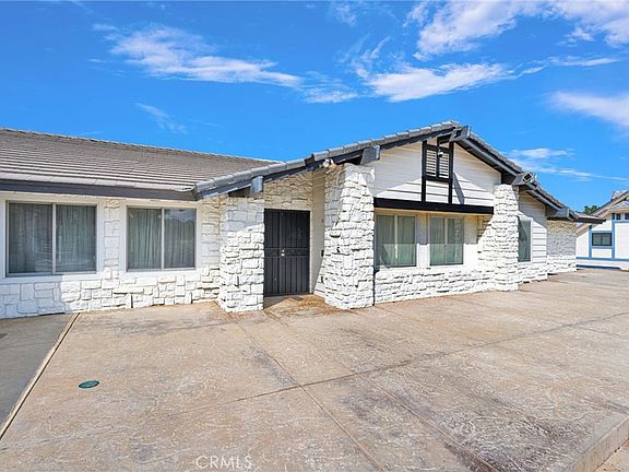 5th image of 14942 Riverside Dr