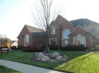 19956 Pemberton Ct, Macomb, MI 48044