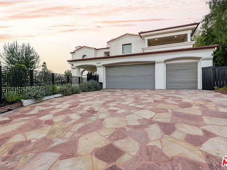 23458 W Moon Shadows Dr — Photo 50