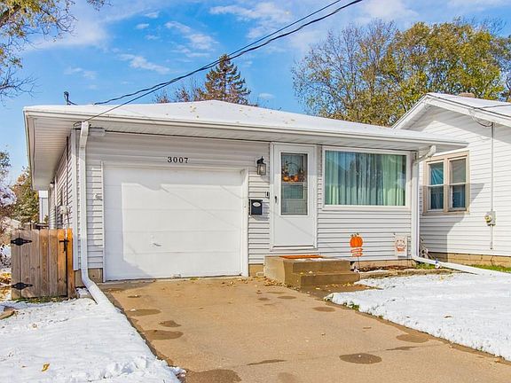 2nd image of 3007 N Avalon Pl