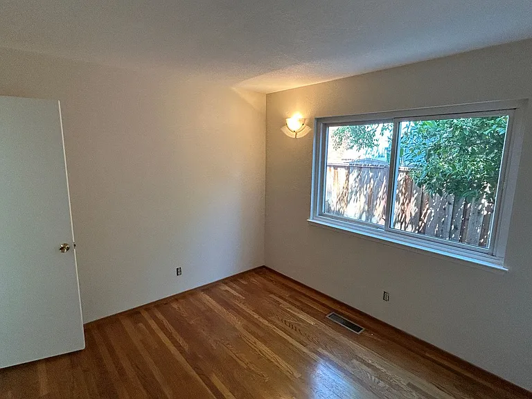 913 Reed Ave — Photo 4