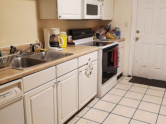 2nd image of 506 W Jasmine Dr APT 1