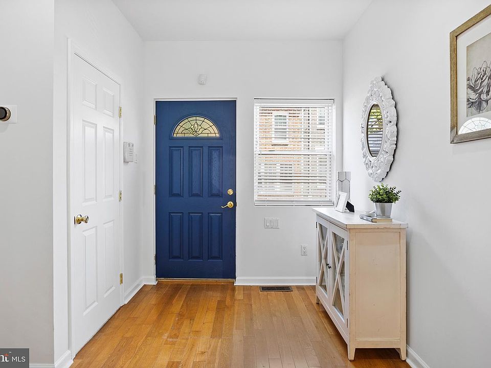 1st image of 1524 Montrose St