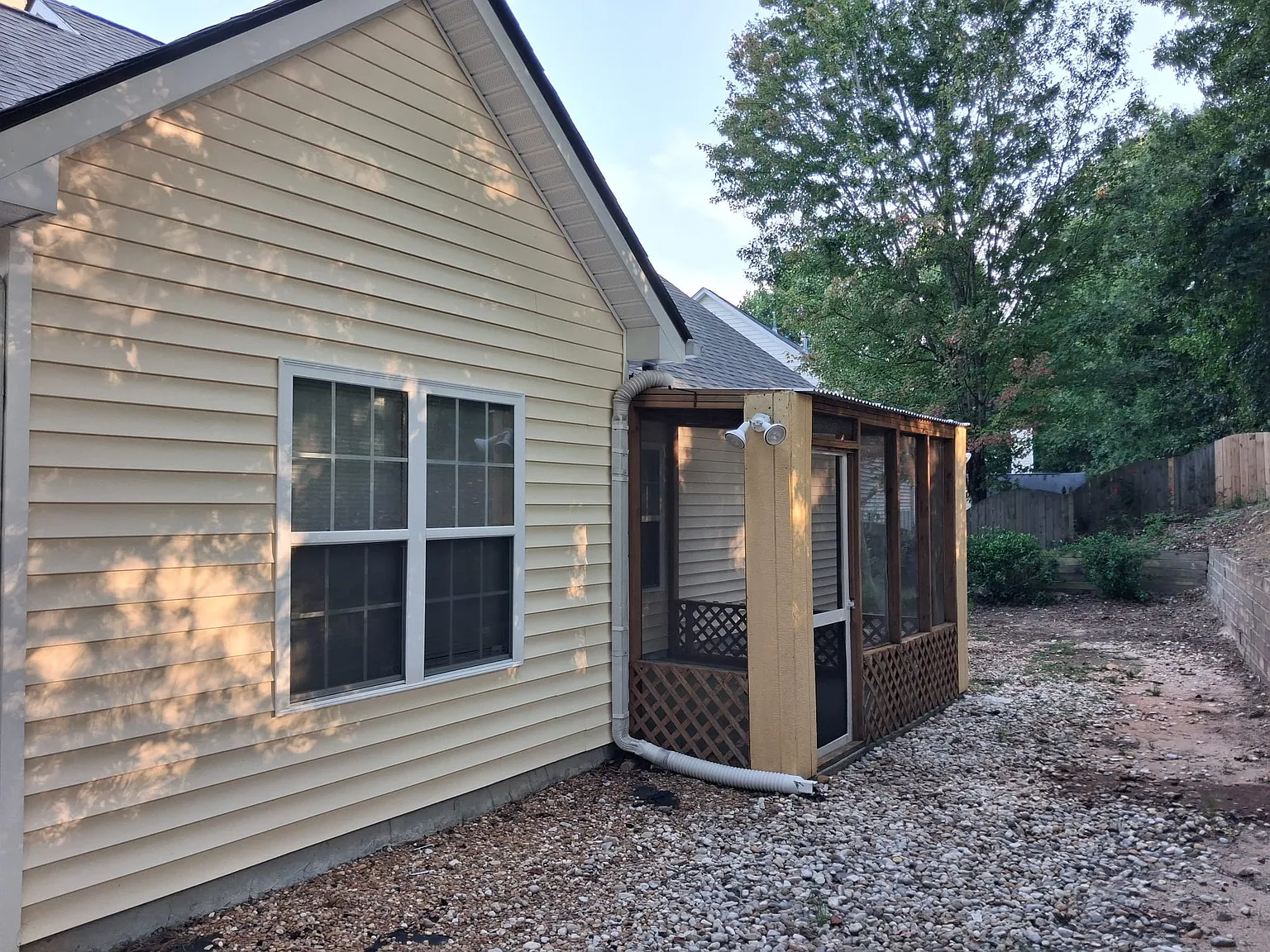 4 bed, 1557 sqft, $2,200 — Photo 1