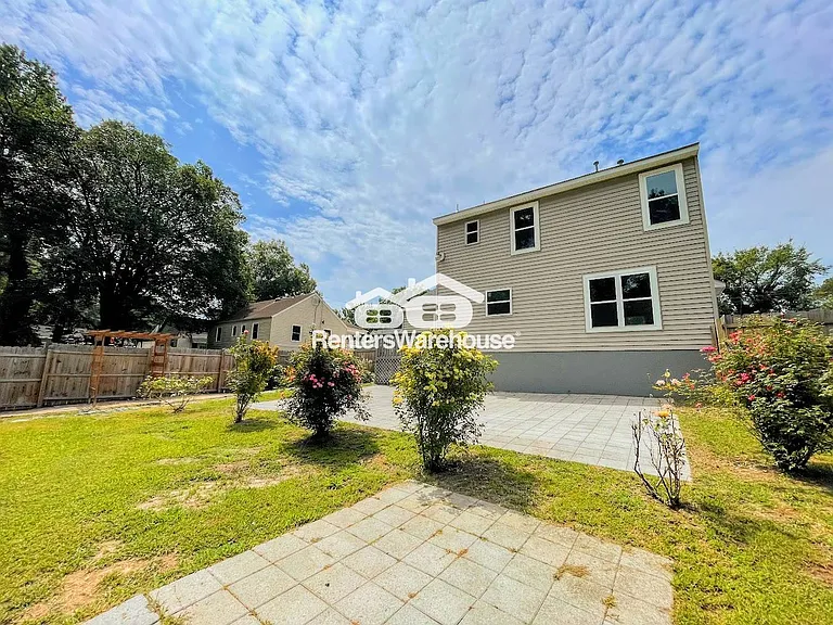 1054 Ivaloo St — Photo 31