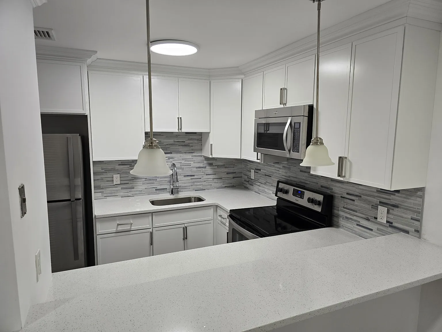 19 Plauderville Ave — Photo 1