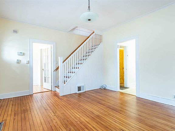 4th image of 40 Rushmore St