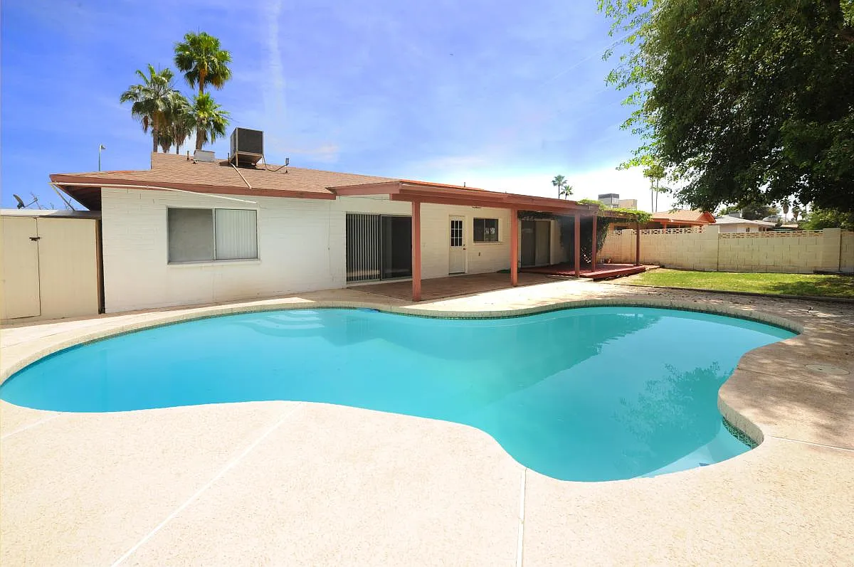 Building Photo - 2604 S Cottonwood Dr
