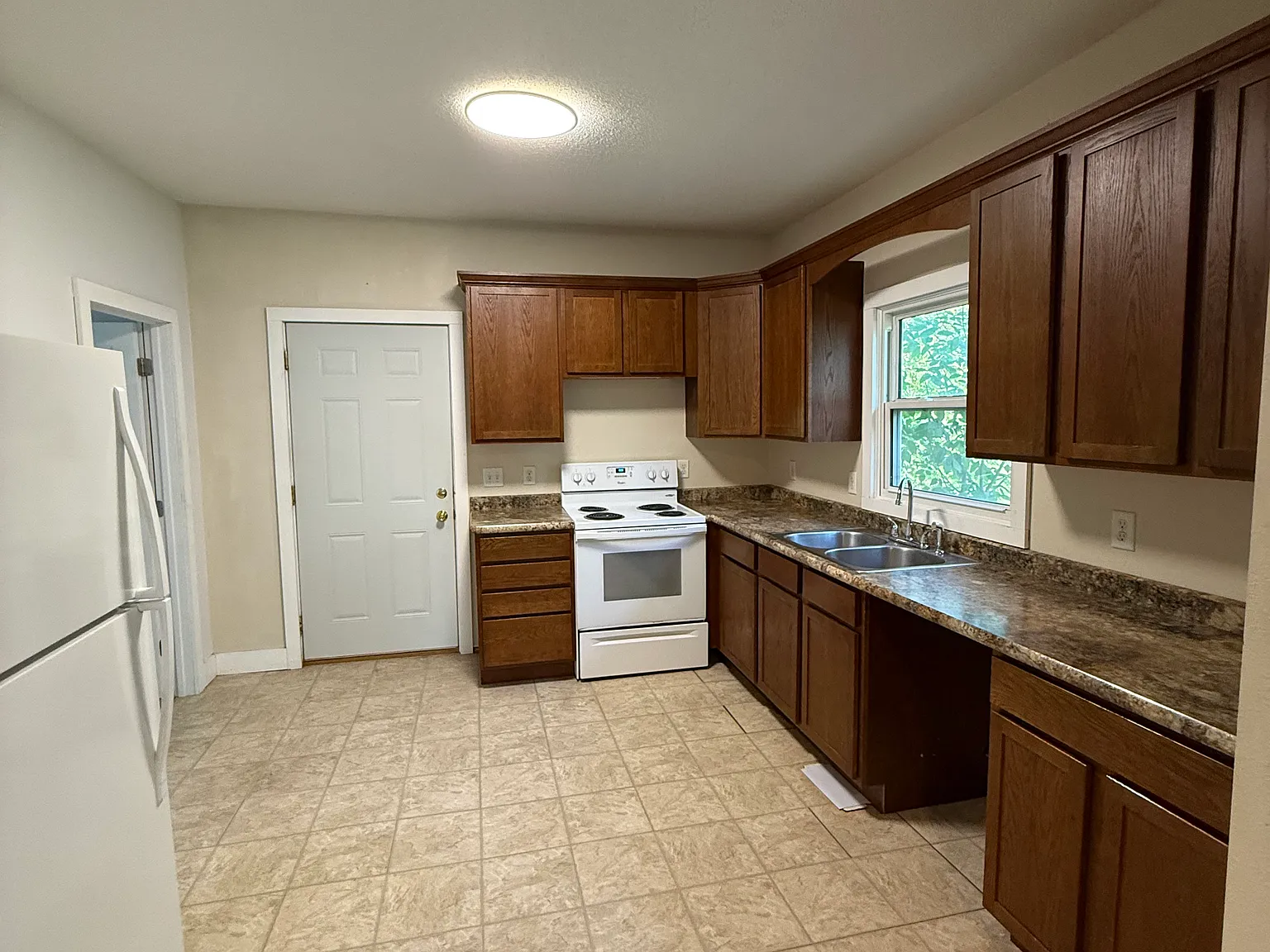 3 bed, 1488 sqft, $1,195 — Photo 3