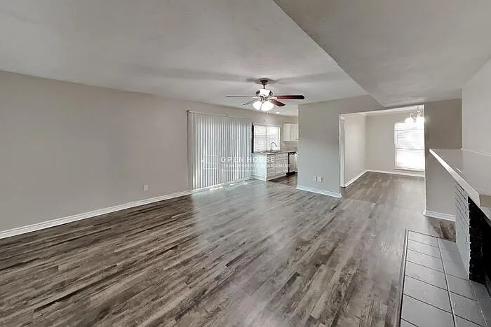 3 bed, 2.0 bath, 1591 sqft, $2,340 — Photo 4