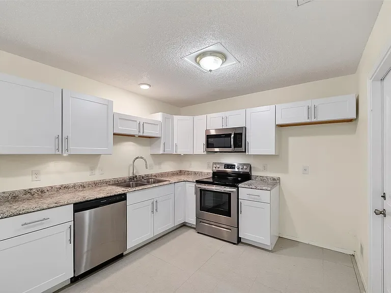 15022 Chipman Ln — Photo 20