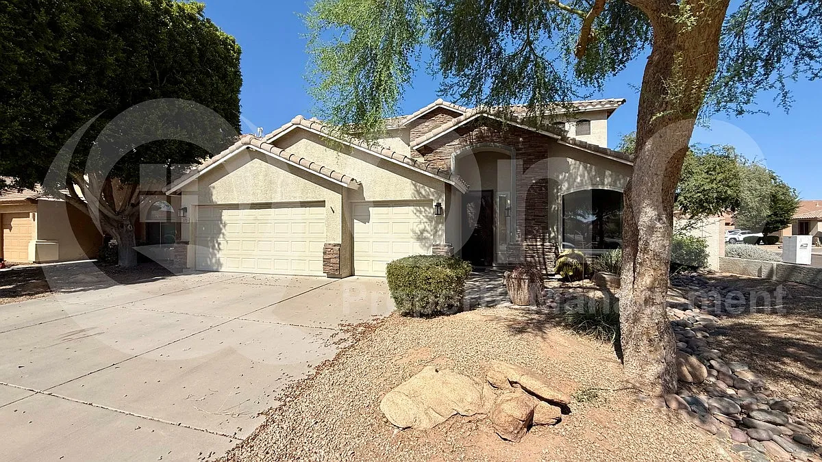 5 bed, 3.0 bath, 3097 sqft, $3,799 — Photo 2