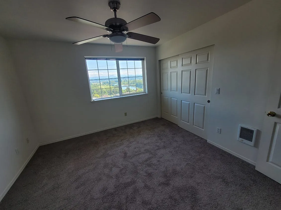 3 bed, 2.5 bath, 1270 sqft, $2,695 — Photo 2