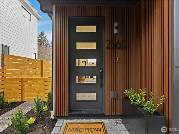 2560 30th Avenue W, Seattle, WA 98199