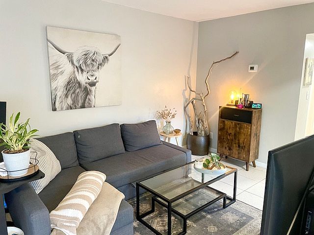living room (furniture not included)