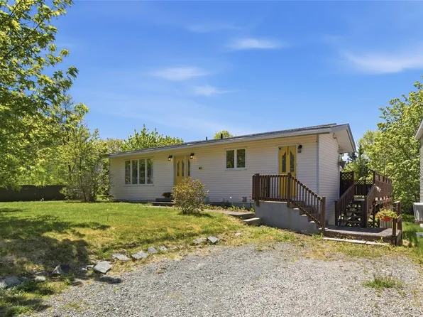 40 Squires Avenue, Conception Bay South, NL A1W4R5