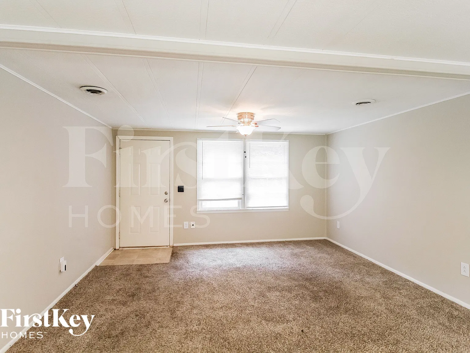 3 bed, 2.0 bath, 1092 sqft, $1,705 — Photo 2