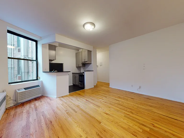 240 Waverly Pl #55 — Photo 4