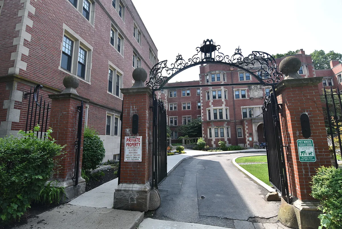 Building Photo - 1211 Beacon St #7