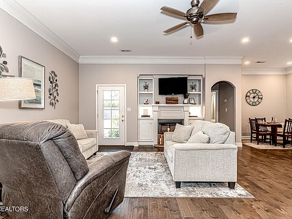 3rd image of 2725 Clay Top Ln
