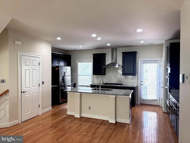 3083 Waterloo Ln — Photo 5